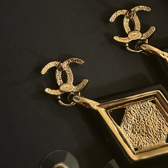 CHANEL 2023 SS Earrings (AB9793 B09819 NL654) - Picture 12 of 12